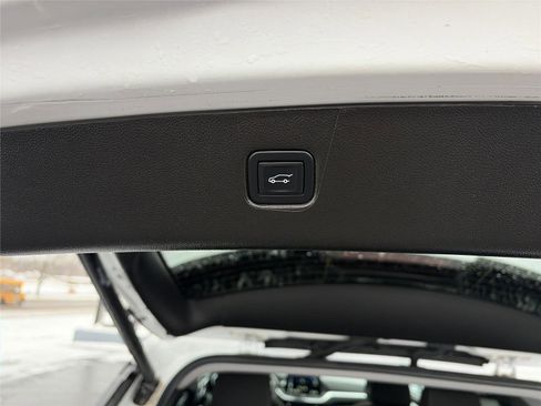 Used 2023 Chevrolet Blazer LT w/ Convenience Package image 6