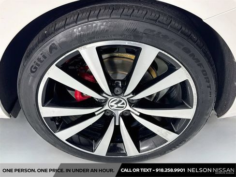Used 2012 Volkswagen Beetle 2.0T FWD image 29