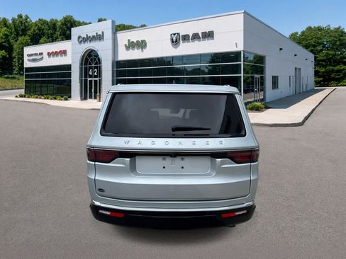 Used 2025 Jeep Wagoneer 4WD w/ Convenience Group I image 5