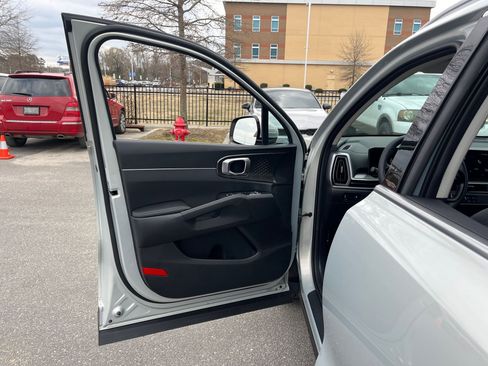 New 2026 Kia Sorento S w/ S Panoramic Sunroof Package FWD image 16