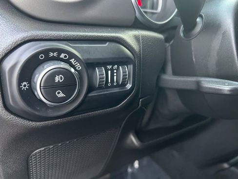 Used 2021 Jeep Gladiator Willys image 21