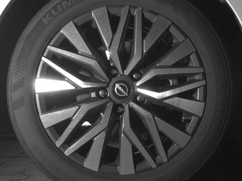 Used 2025 Nissan Altima 2.5 SV FWD image 15