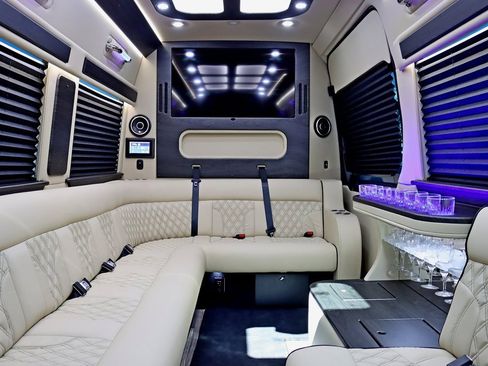 Used 2024 Mercedes-Benz Sprinter 3500 image 41