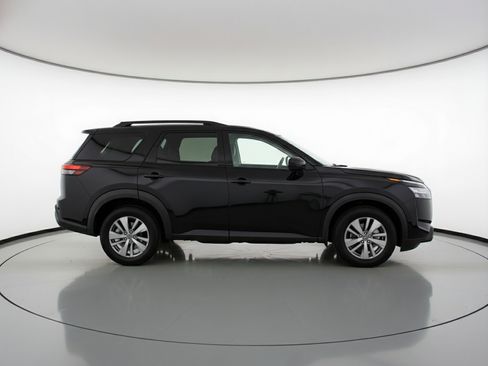 Used 2025 Nissan Pathfinder SV image 11