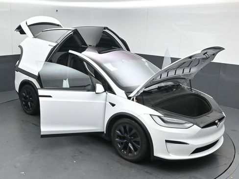 Used 2022 Tesla Model X image 47