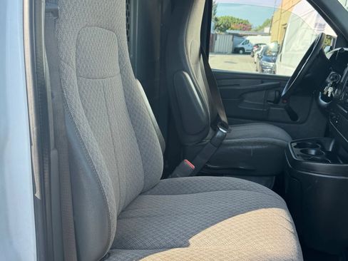 Used 2012 Chevrolet Express 2500 RWD image 9