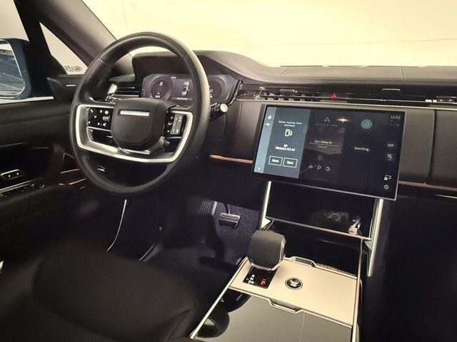 Used 2025 Land Rover Range Rover SE AWD/4WD image 17