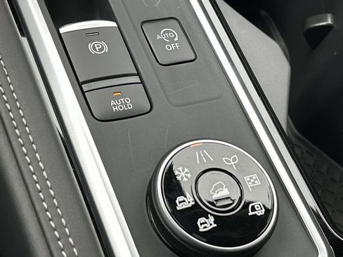 New 2026 Nissan Pathfinder Platinum AWD/4WD image 35