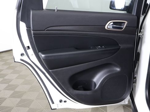 Used 2017 Jeep Grand Cherokee Laredo image 14