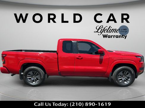 Used 2025 Nissan Frontier SV RWD image 2
