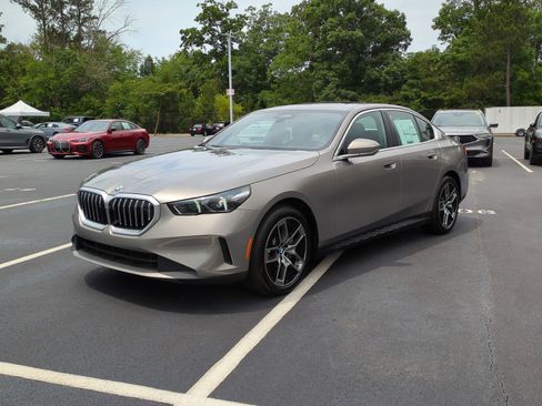 Certified 2026 BMW 530i xDrive w/ Premium Package image 5