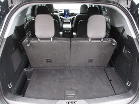 Used 2023 Ford Explorer Limited w/ Limited Technology Package image 4