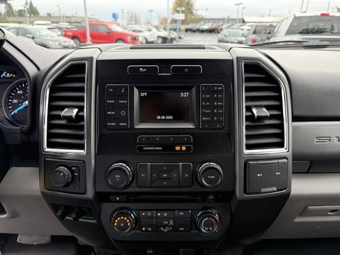 Certified 2018 Ford F250 XLT image 28