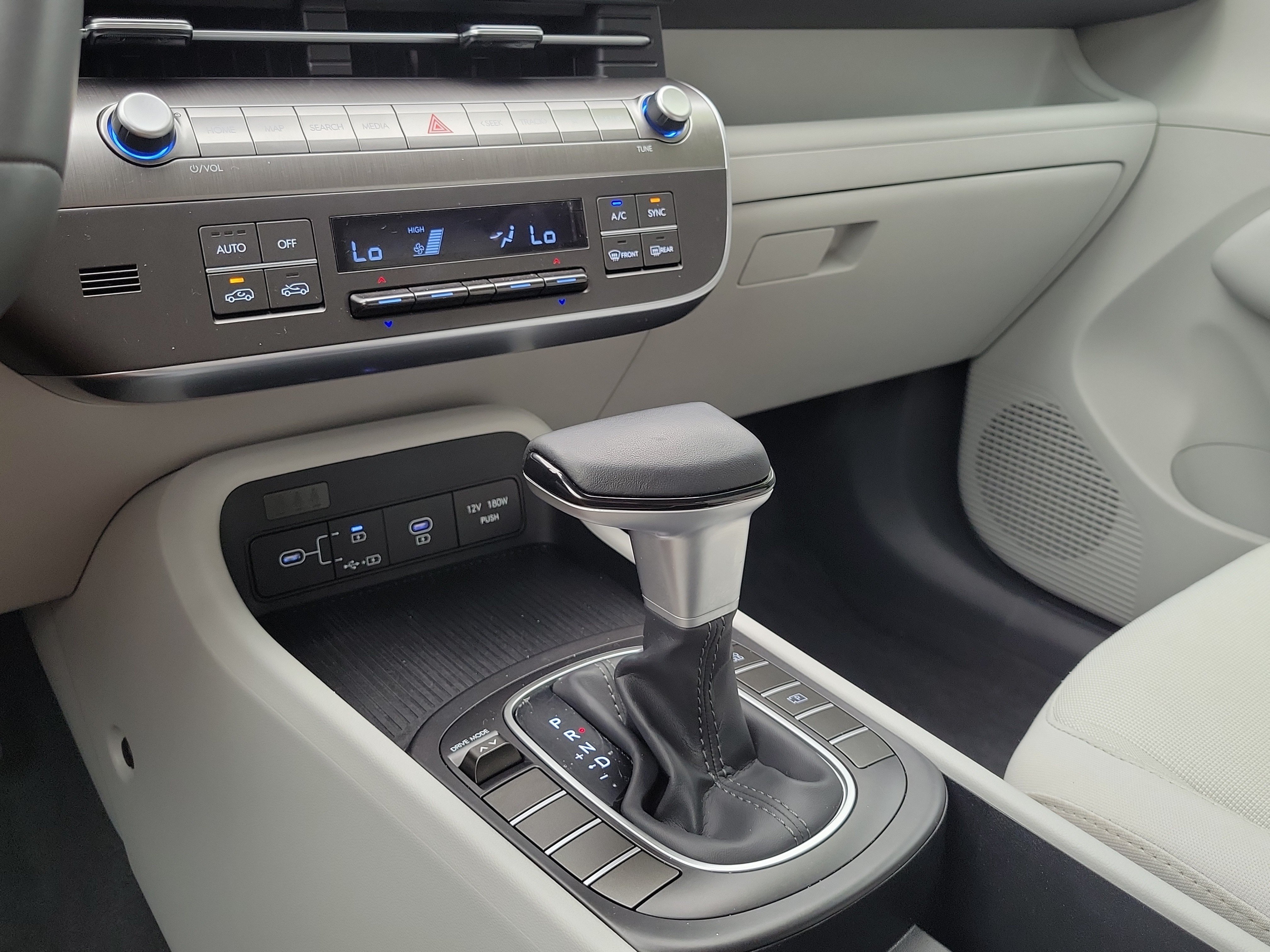 Used 2024 Hyundai Kona SEL FWD image 25