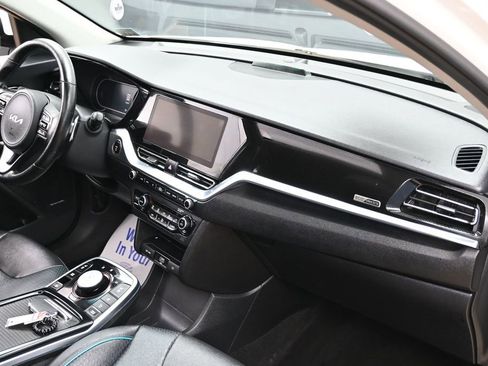 Used 2022 Kia Niro EX Premium w/ Cold Weather Package FWD image 34