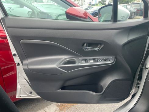 Used 2025 Nissan Versa SV image 18