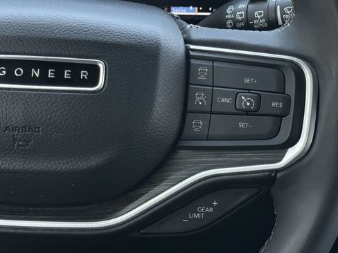 Used 2024 Jeep Wagoneer L Series II RWD image 15