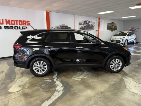 Used 2019 Kia Sorento L image 8