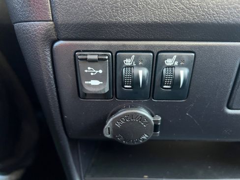 Used 2015 Toyota Sienna Limited image 24