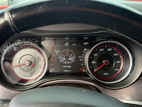 Used 2019 Dodge Charger SXT RWD image 10
