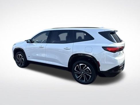 Used 2025 Buick Enclave Sport Touring w/ Super Cruise Package FWD image 3