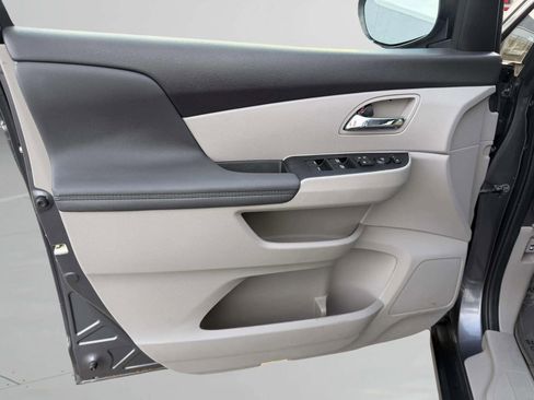 Used 2014 Honda Odyssey LX image 12