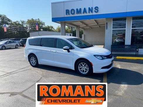 Used 2023 Chrysler Voyager LX FWD image 1