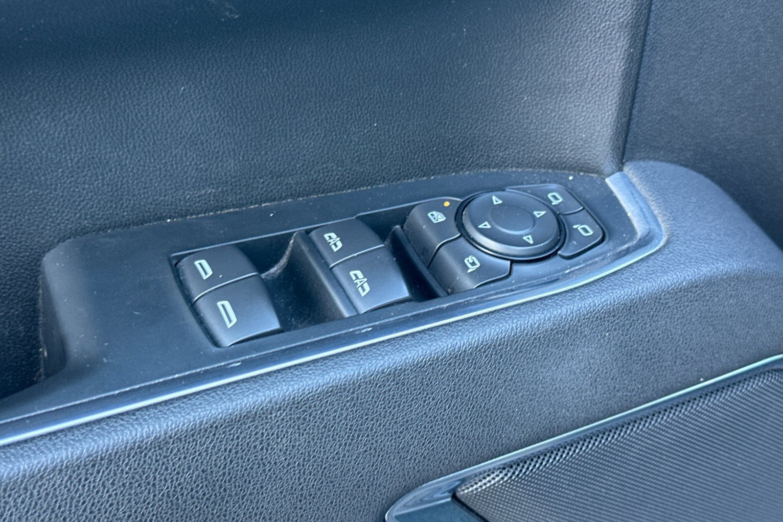 Used 2025 GMC Sierra 1500 SLT AWD/4WD image 12