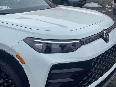 New 2026 Volkswagen Tiguan SE R-Line image 10