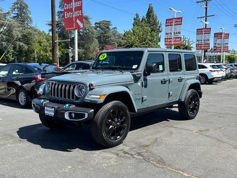 Used 2024 Jeep Wrangler Unlimited Sahara AWD/4WD image 2