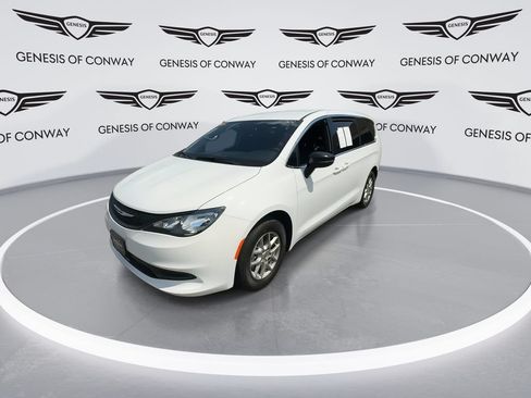 Used 2025 Chrysler Voyager LX FWD image 4