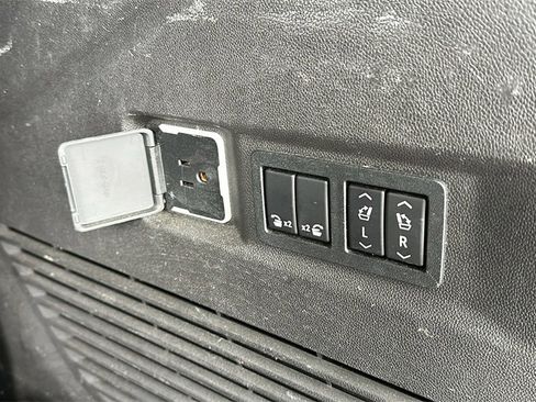 Used 2021 Chevrolet Tahoe RST w/ Luxury Package image 29