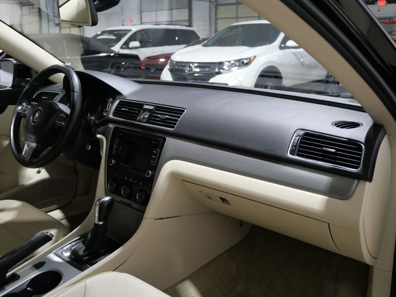 Used 2014 Volkswagen Passat TDI SE FWD image 10
