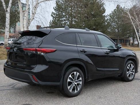 Used 2022 Toyota Highlander XLE image 7