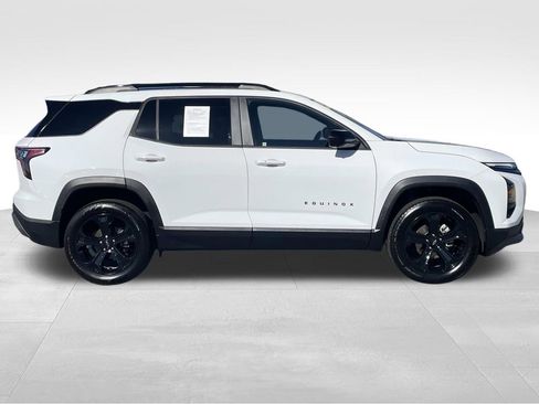 Used 2025 Chevrolet Equinox LT w/ Convenience Package II image 2