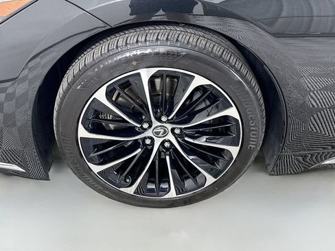 Used 2023 Lexus LS 500 AWD w/ Luxury Package image 30