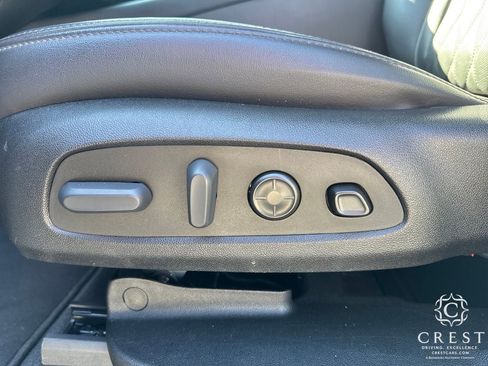 Used 2023 Buick Enclave Avenir image 7