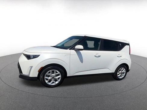 Used 2025 Kia Soul LX w/ LX Technology Package FWD image 8