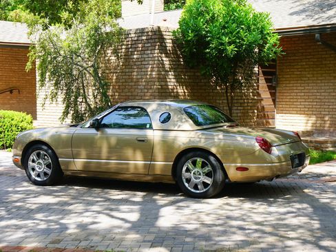 Used 2005 Ford Thunderbird RWD image 11