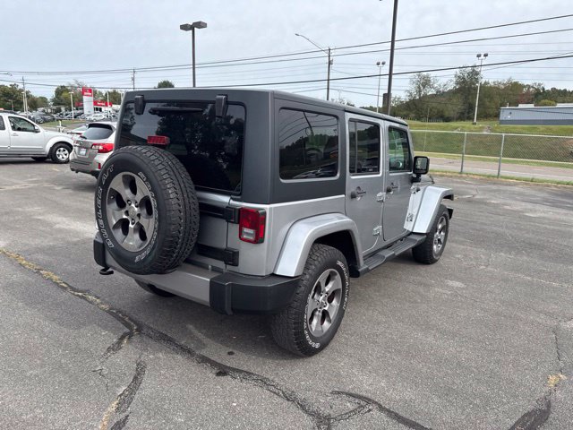 Used 2017 Jeep Wrangler Unlimited Sahara AWD/4WD image 8