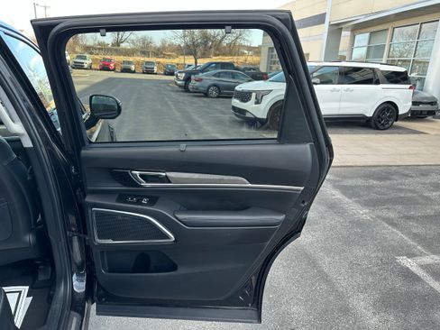 Used 2022 Kia Telluride SX w/ SX Prestige Package image 24