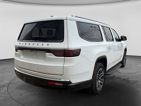 Used 2025 Jeep Wagoneer L Series II AWD/4WD image 9