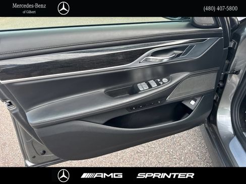 Used 2019 BMW 750i w/ Executive Package RWD image 11