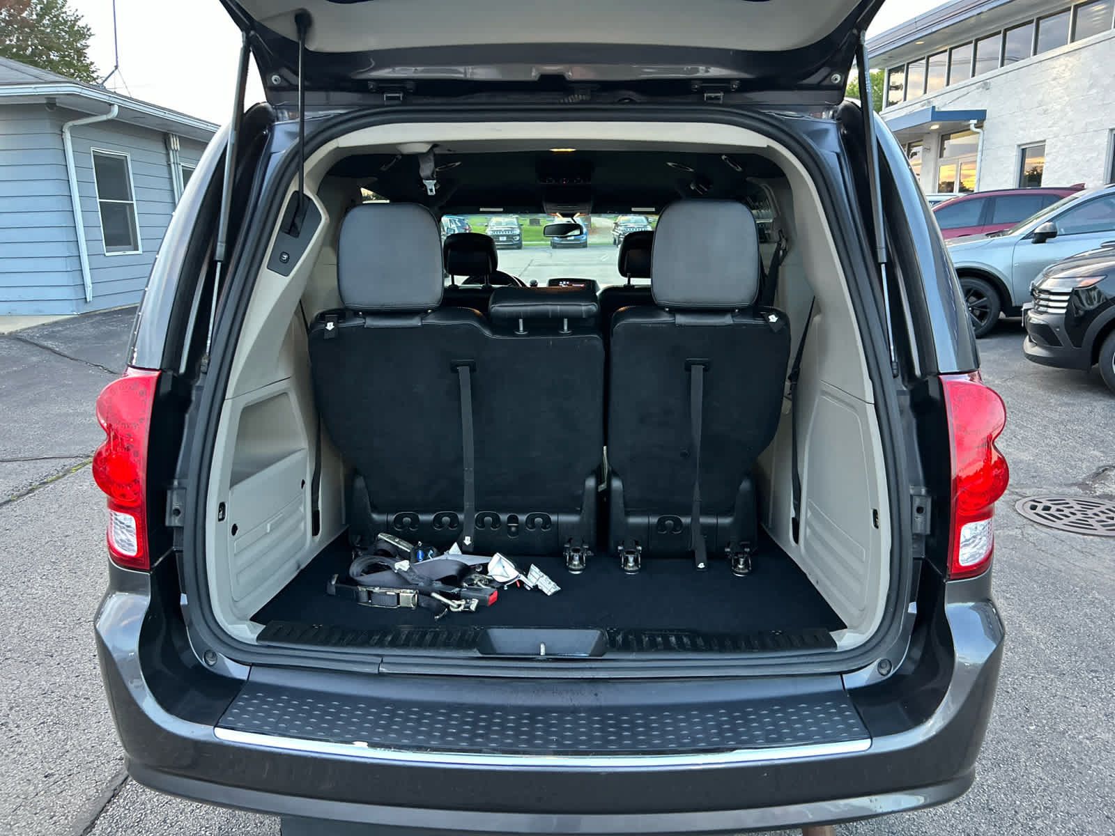 Used 2018 Dodge Grand Caravan SXT FWD image 24