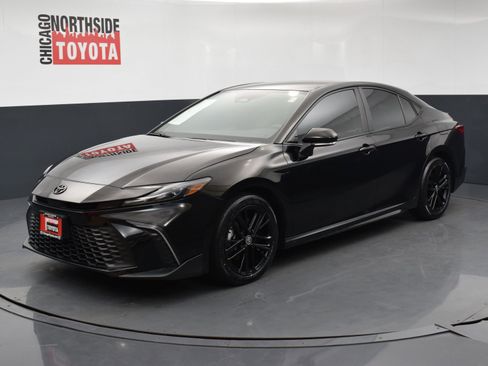 Used 2025 Toyota Camry SE FWD image 8
