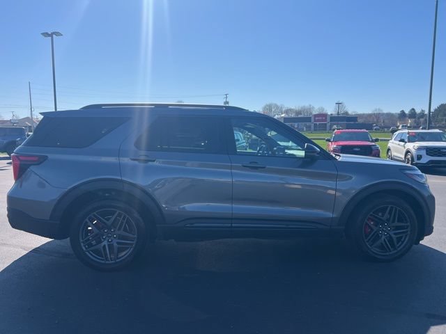 Used 2025 Ford Explorer ST AWD/4WD image 8