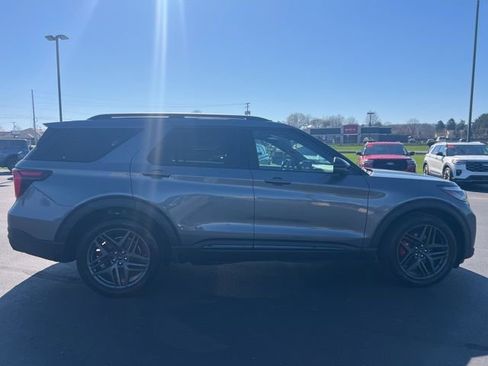 Used 2025 Ford Explorer ST AWD/4WD image 8