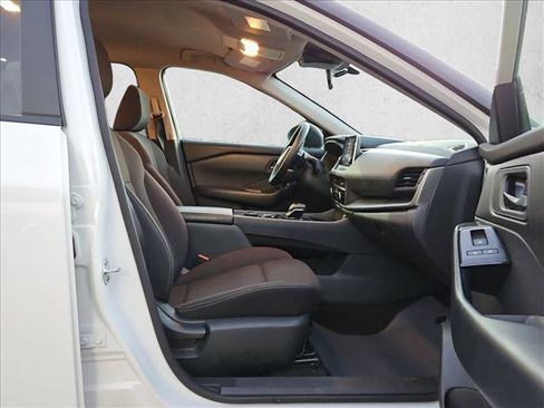 Used 2024 Nissan Rogue S AWD/4WD image 18