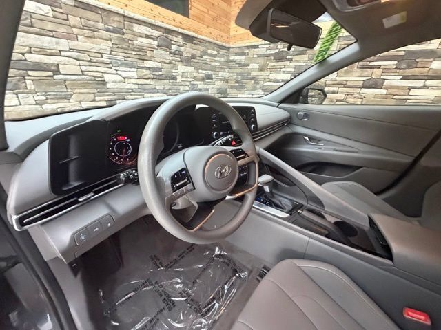 Certified 2023 Hyundai Elantra SEL w/ Preferred Accessory Package FWD image 12