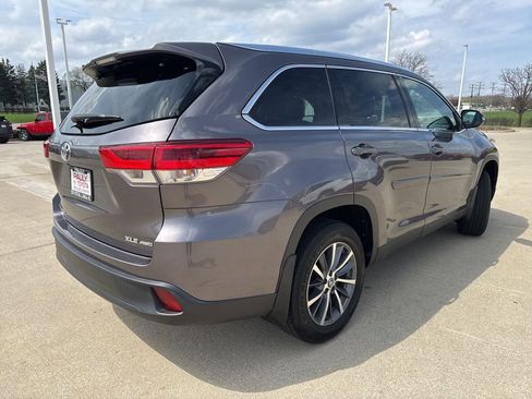 Used 2019 Toyota Highlander XLE image 3